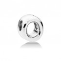 PANDORA Charm en plata Letra O 797469